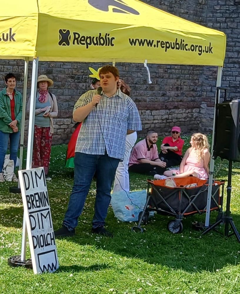 Image of Phil speaking at the Republic event in front of Cardiff castle