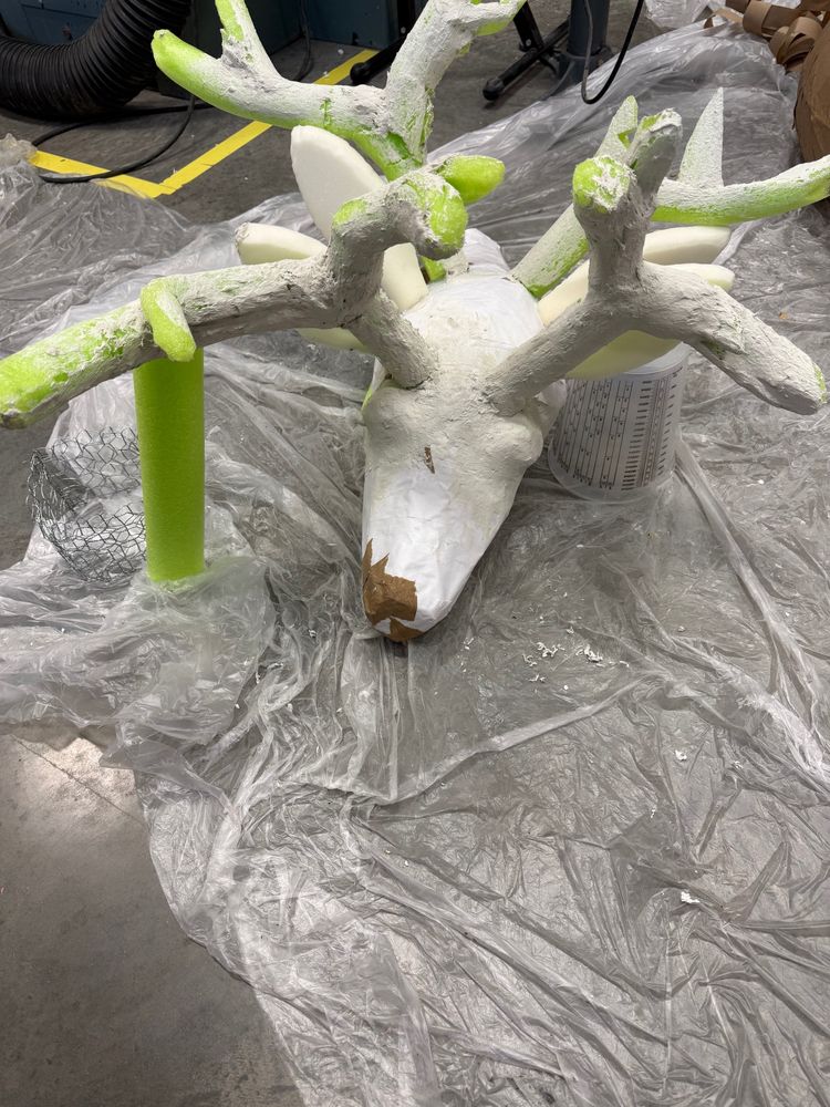 Working on the head
It now has eyes and I started putting papier-mâché clay on the antlers