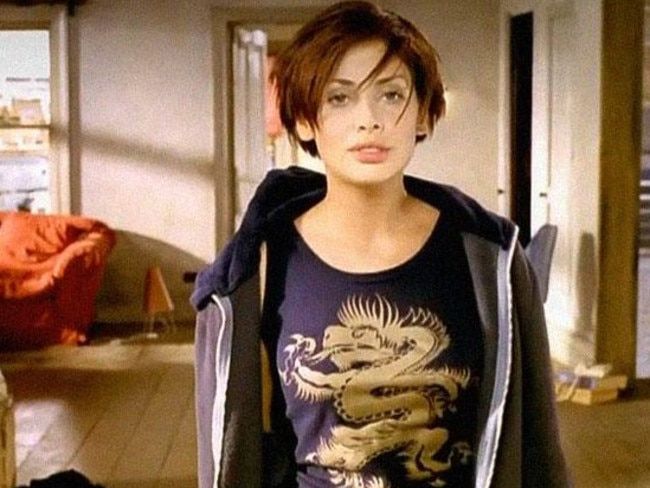 Natalie Imbruglia of the Black Dragons, in the 1997 music video for "Torn."