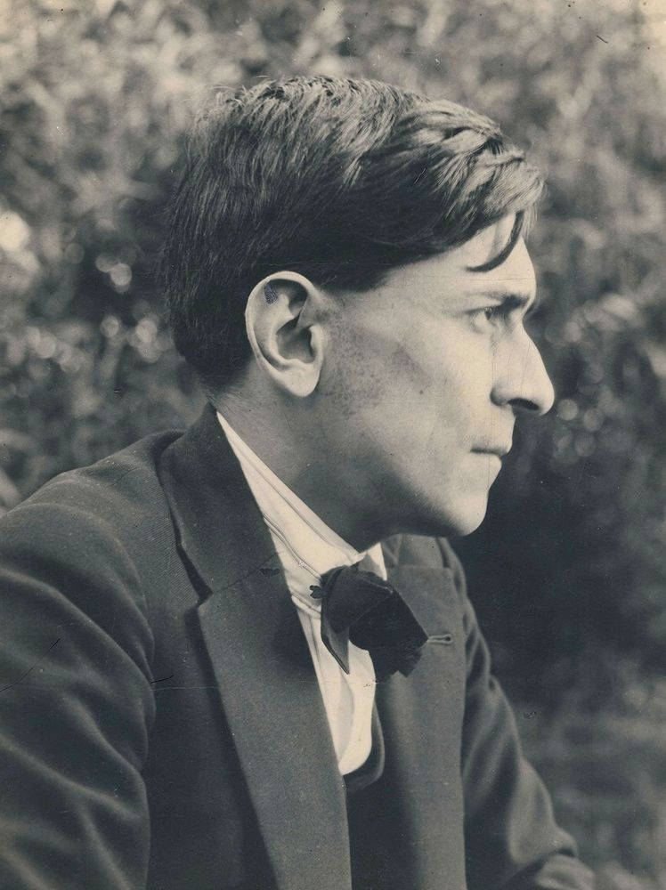 Photo of Mariátegui in 1929.