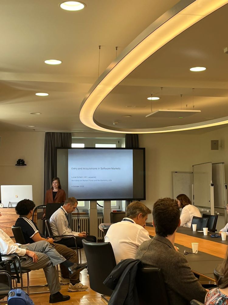 Luise Eisfeld presenting 
Entry and Acquisitions in Software Markets