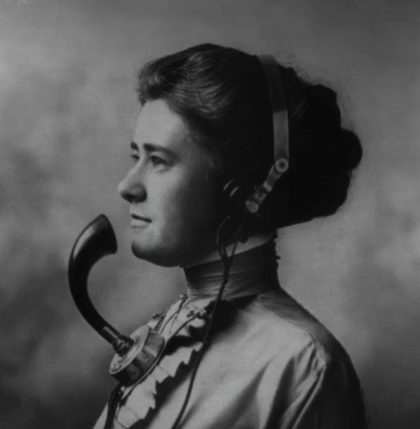 Woman telephone operator