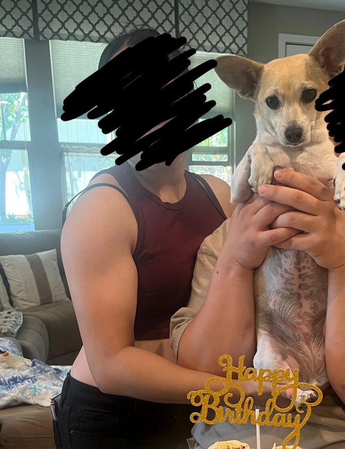 Amy’s muscular right arm at rest