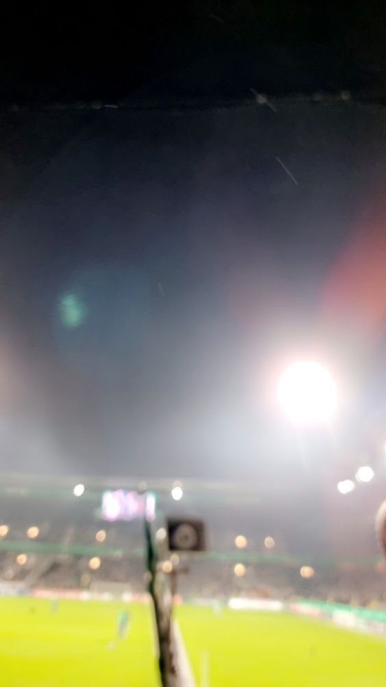 Oh SV Werder Bremen-
Wir wollen dich siegen sehen-
Siehst du die Fahnen weeeehen?

Hörst du die Kurve singen-
Du sollst das Spiel gewinnen -
Oh Werder schieß ein toooorr⚪️🟢