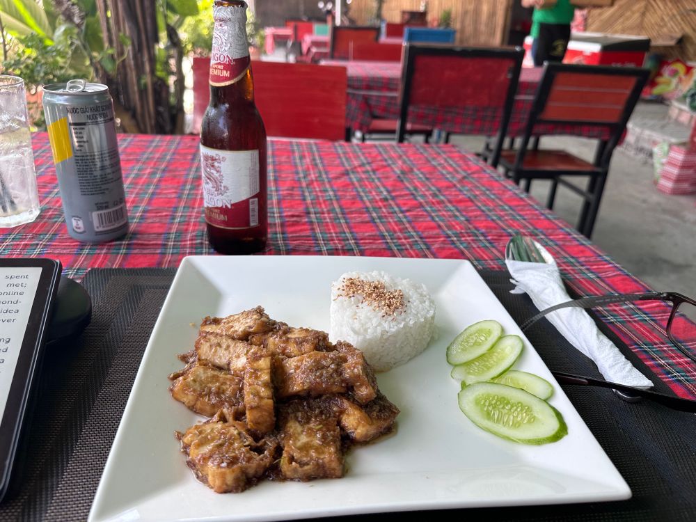 Tofu and lemongrass with steamed rice 