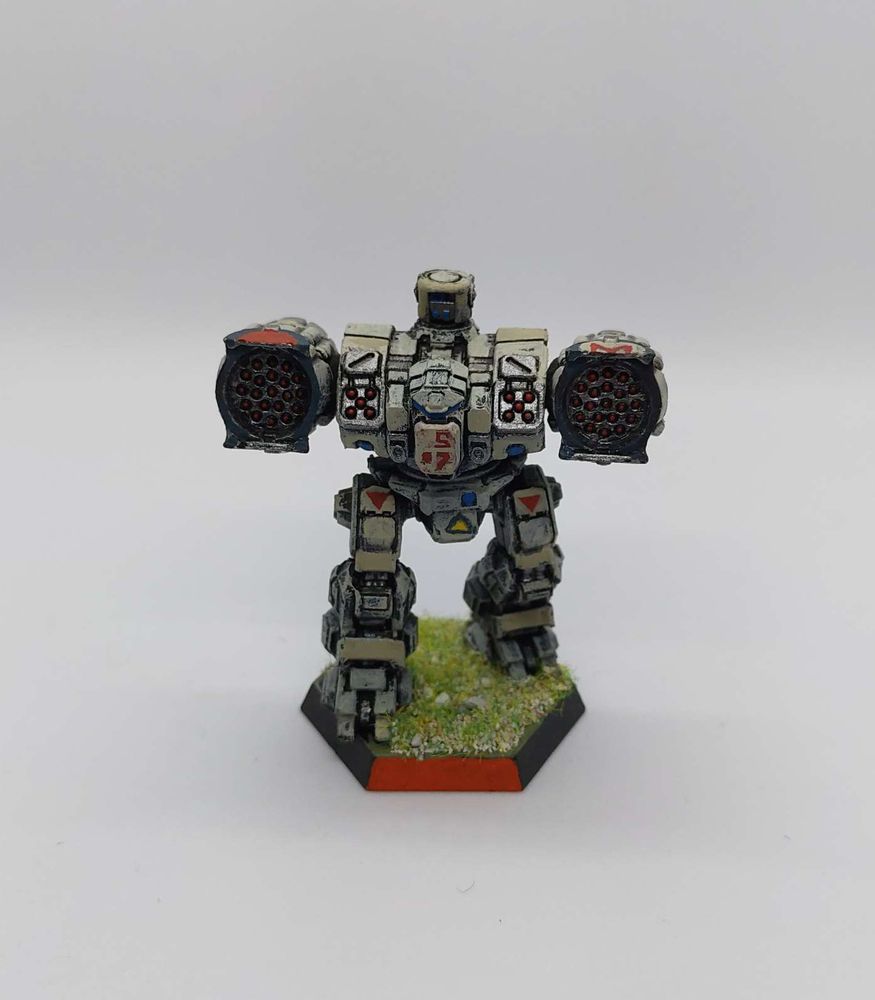 Battletech Longbow miniature painted in the Colour scheme of a Destroid Phalanx from Super Dimensional Fortress Macross.