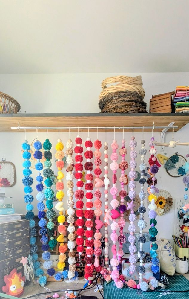 Guirlandes multicolores fait-main Atelier Jocha 