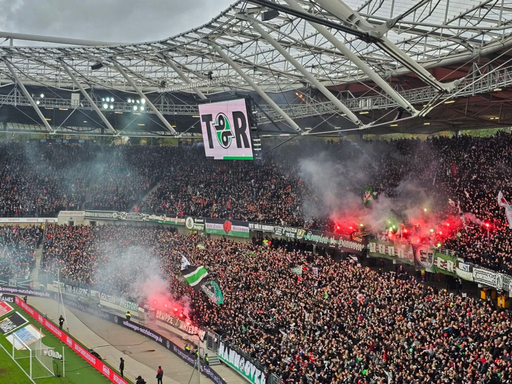 Feiern und Pyros zum 2:0 Treffer