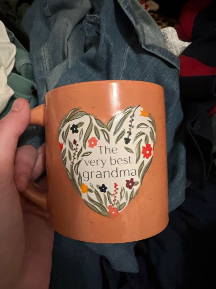 beautiful ceramic mug that says, “the very best grandma”