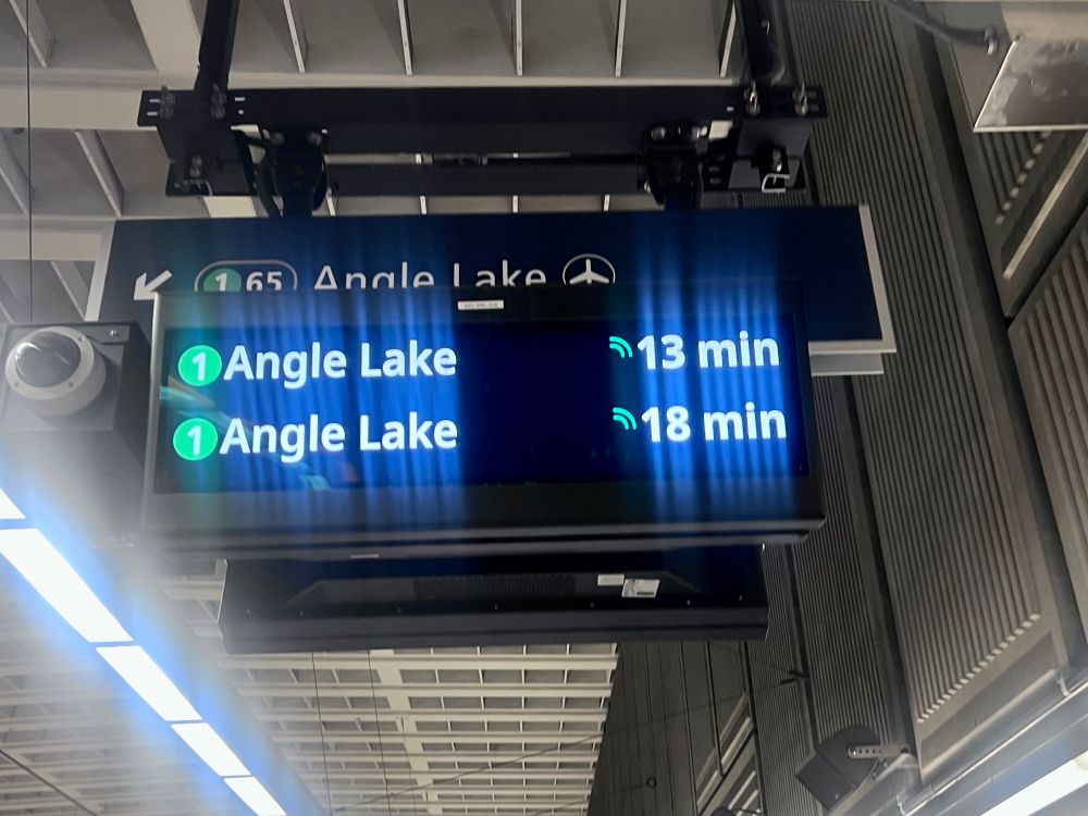 Screen showing next train is in 13 min 