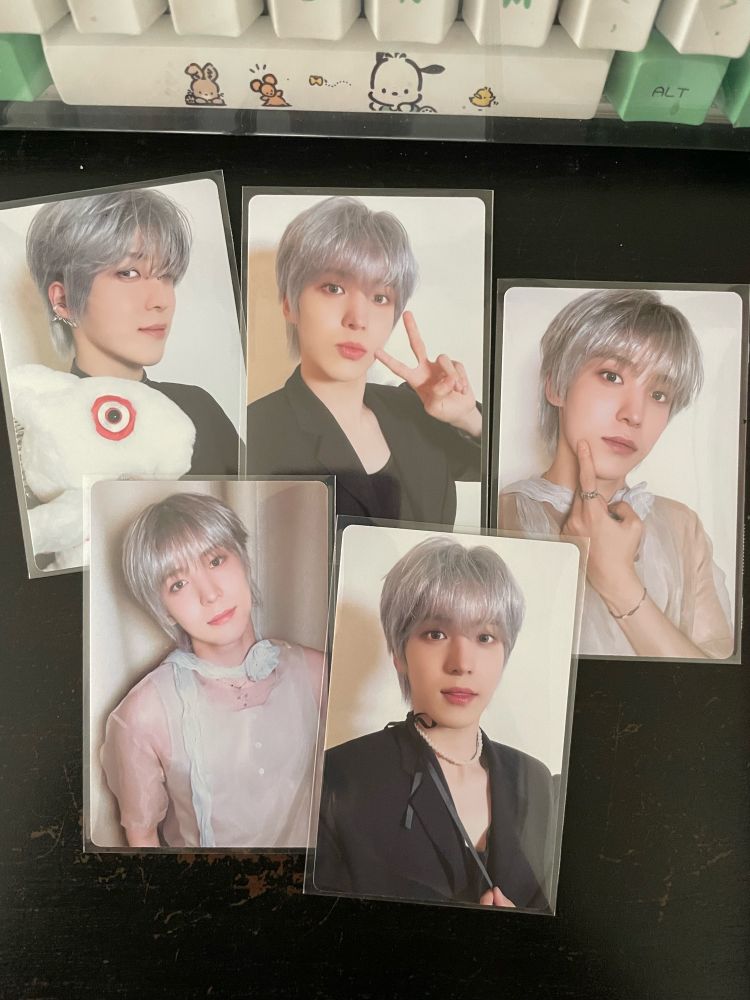yunho photocards from the new golden hour part 2 albums