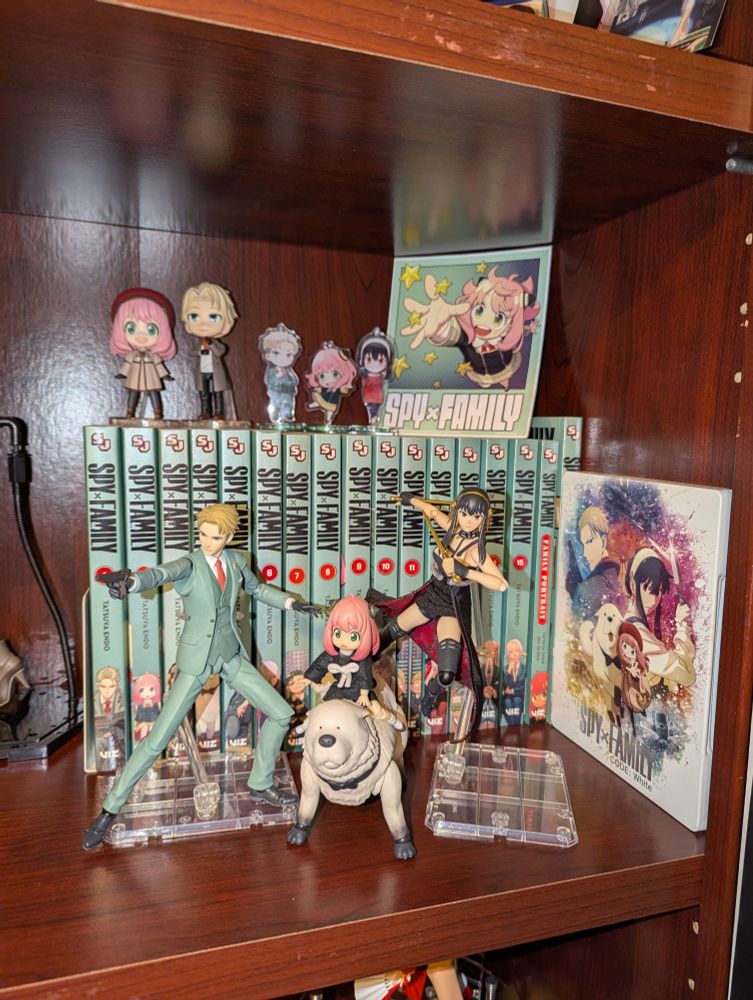 This is the "new" in the new set up as I do still really like the poses I set up for Yor and Loid. There is something satisfying about them being serious together. Also Anya is riding on Bond for reliable transport. (Her legs are too stubby to keep up with momma and papa)