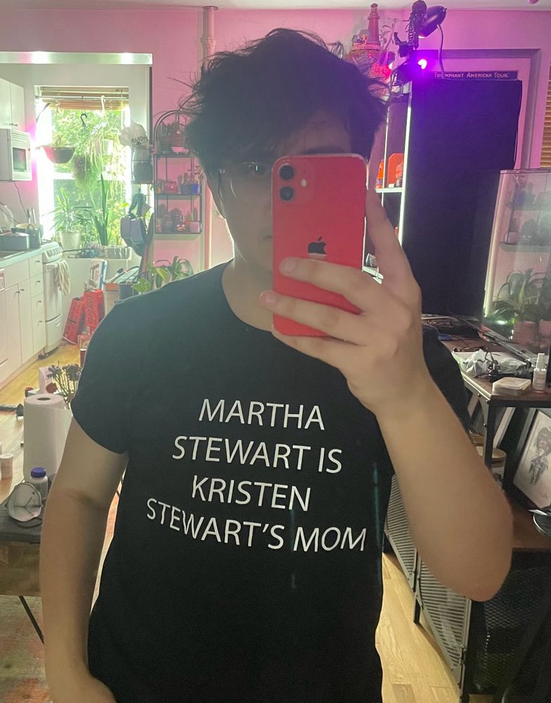 t shirt that says “martha stewart is kristen stewart’s mom”