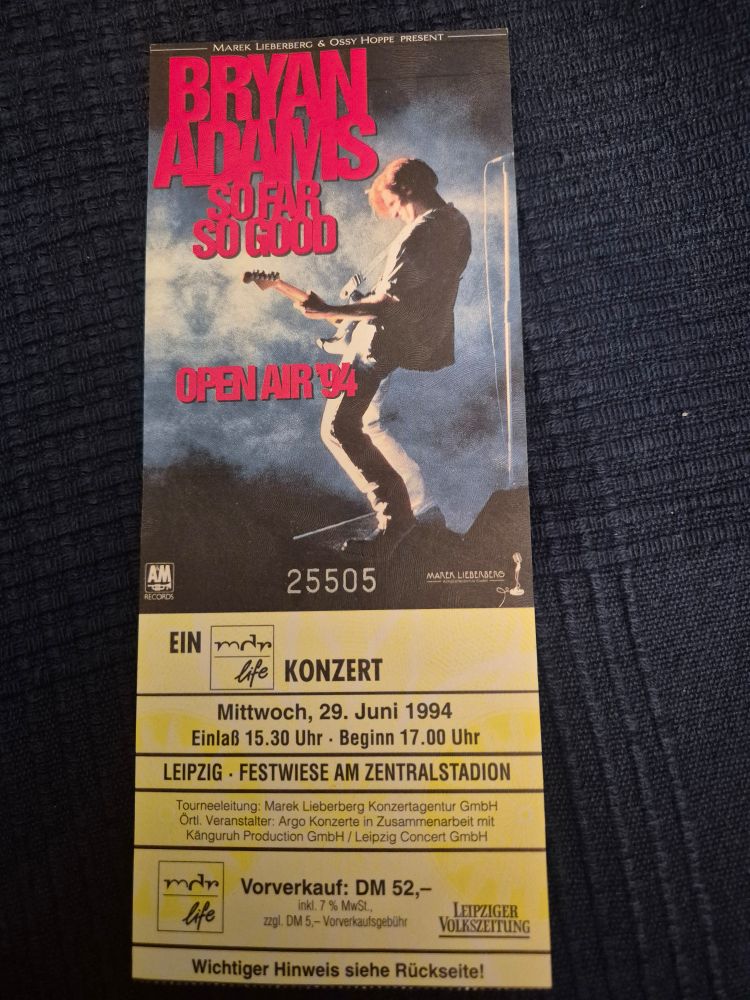 Foto eines Konzerttickets für Bryan Adams vom 29.06.1994 in Leipzig.