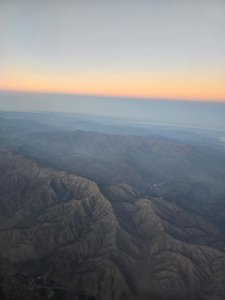 foto da cordilheira dos Andes tirada do avião