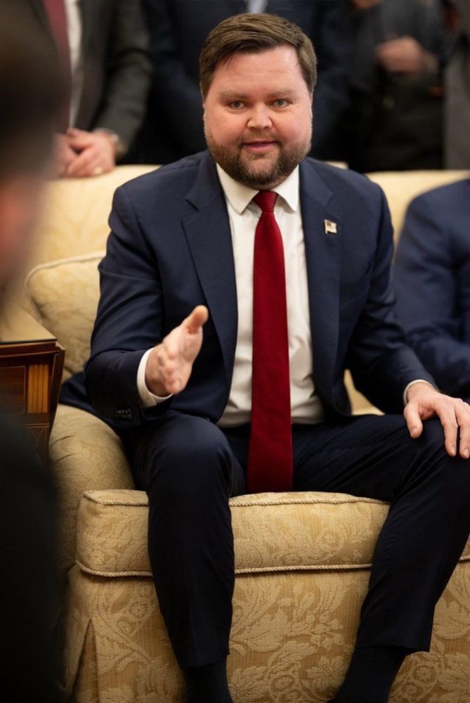 JD Vance with a photoshopped fat baby looking face. It’s hilarious. 