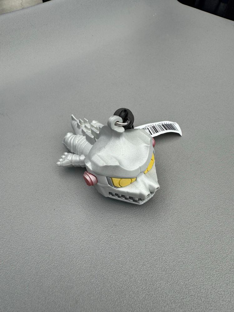 Bag clip of Mechagodzilla in his flying pose.