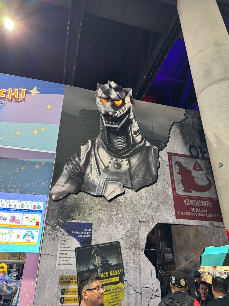 Mechagodzilla marquee looming over the Godzilla booth at SDCC.