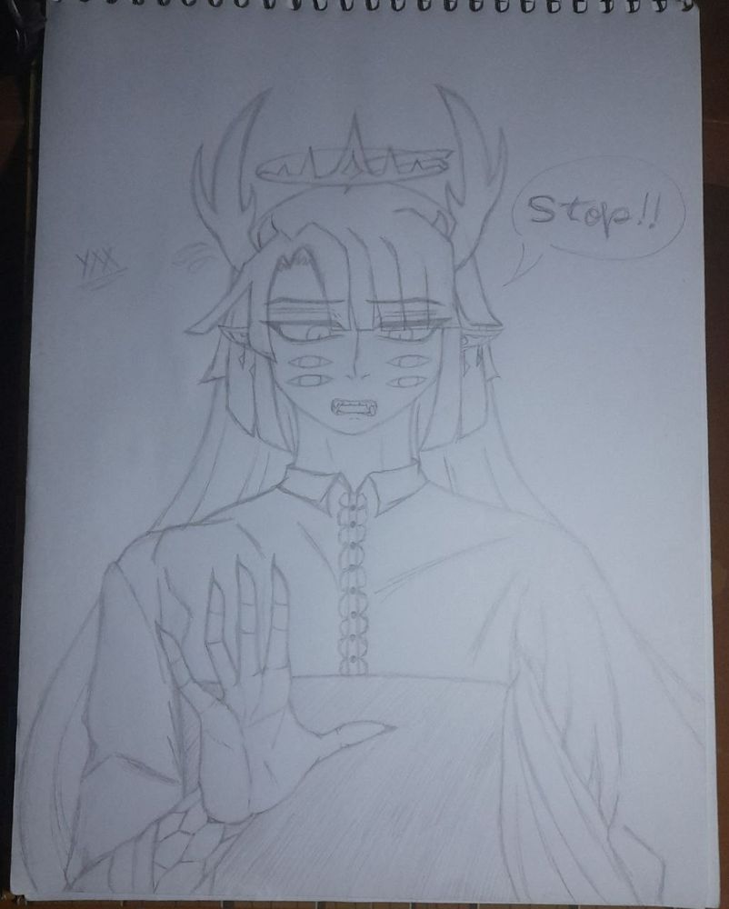 Iluminado pela lanterna de um celular umas 11 e pouca da noite.