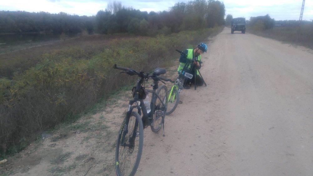 Benim icin cok anlamli fotoyu suraya birakayim..
Sol taraf Meric Nehri sag tarafta yaklasmakta olan hudut devriye kamyonu..
Jandarmalar yaninda durdu 10 dakika yüksek tonda muhabbetle gecti. Sukur, sonun da gitmislerdi. Sene 2019 Kasim.