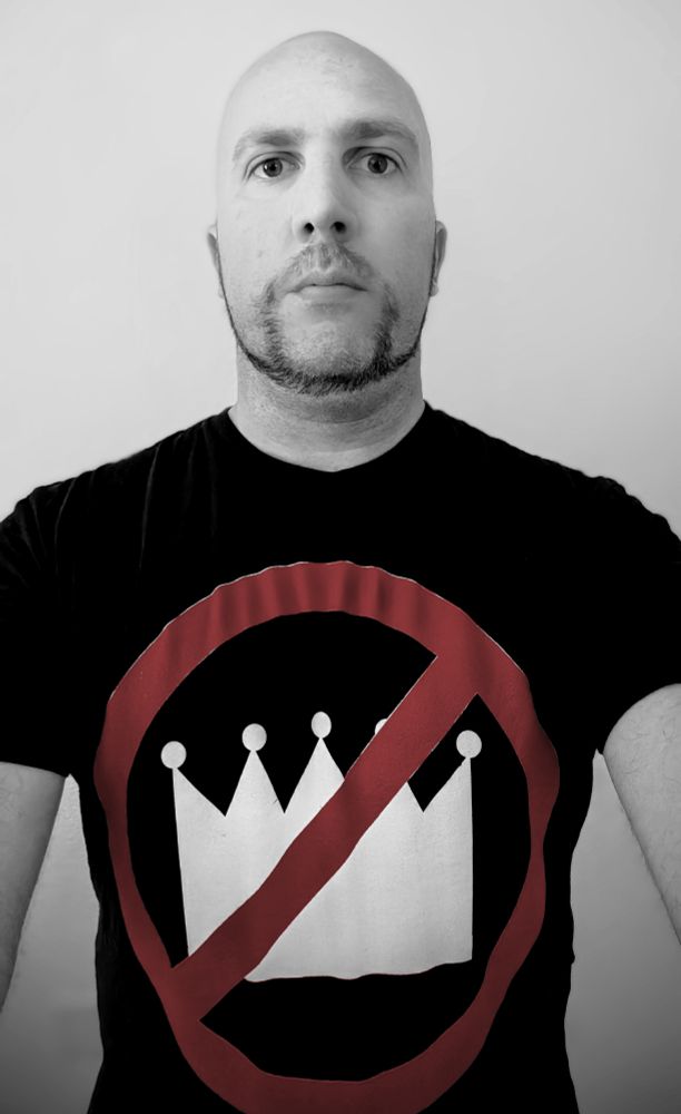 B/W No Kings t-shirt portrait