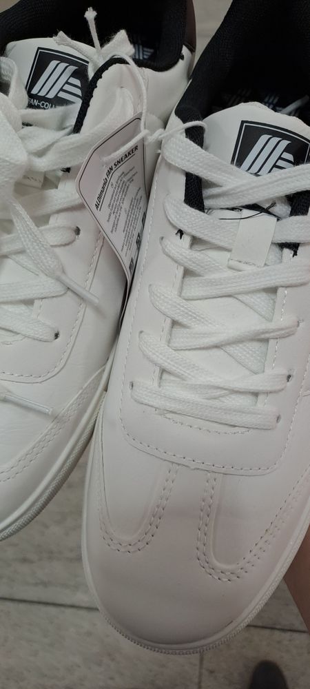 Foto der weißen Aldisneaker