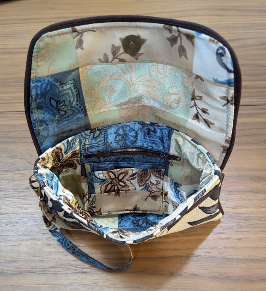 Interior of clutch - includes card holders and zipper pocket. Magnetic bronze snap to close. 
#sewing