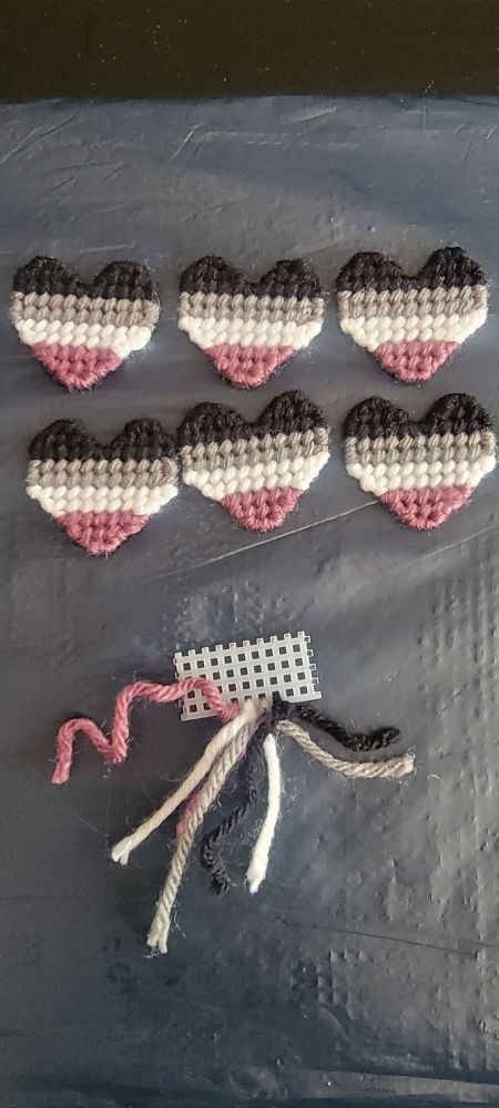 6 finished asexual hearts with the palette under.