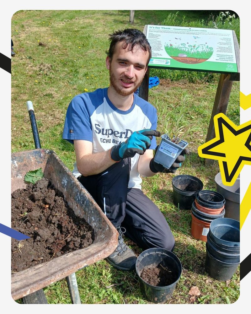 Two volunteers anchoring a bird box to a tree near the River Thaw