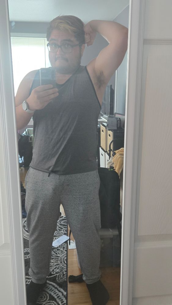me in my gym fit holding up an arm in a mirror selfie