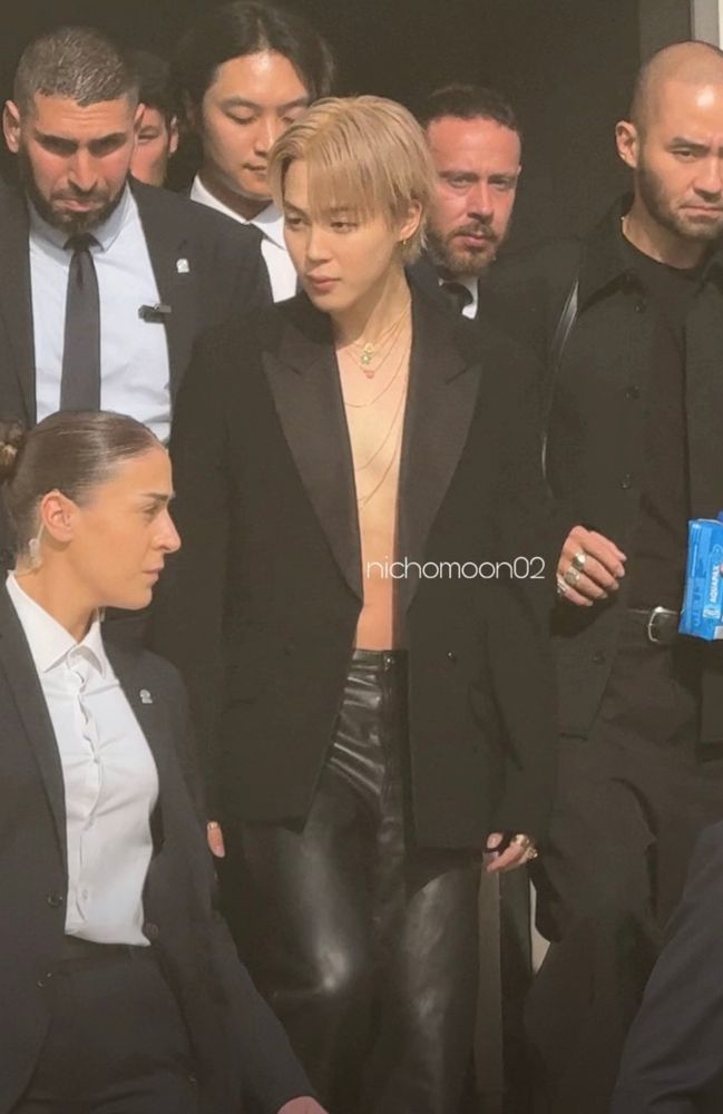 jimin looking absolutely FILTHYYYY at the dior show today