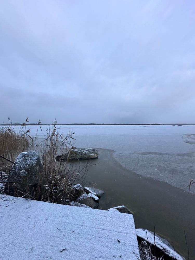 Luminen meri näyttää siltä, että siinä olisi jääpinta