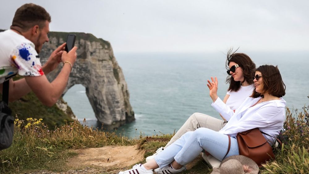 Beroemde kliffen bij Franse Étretat deels afgesloten door overtoerisme