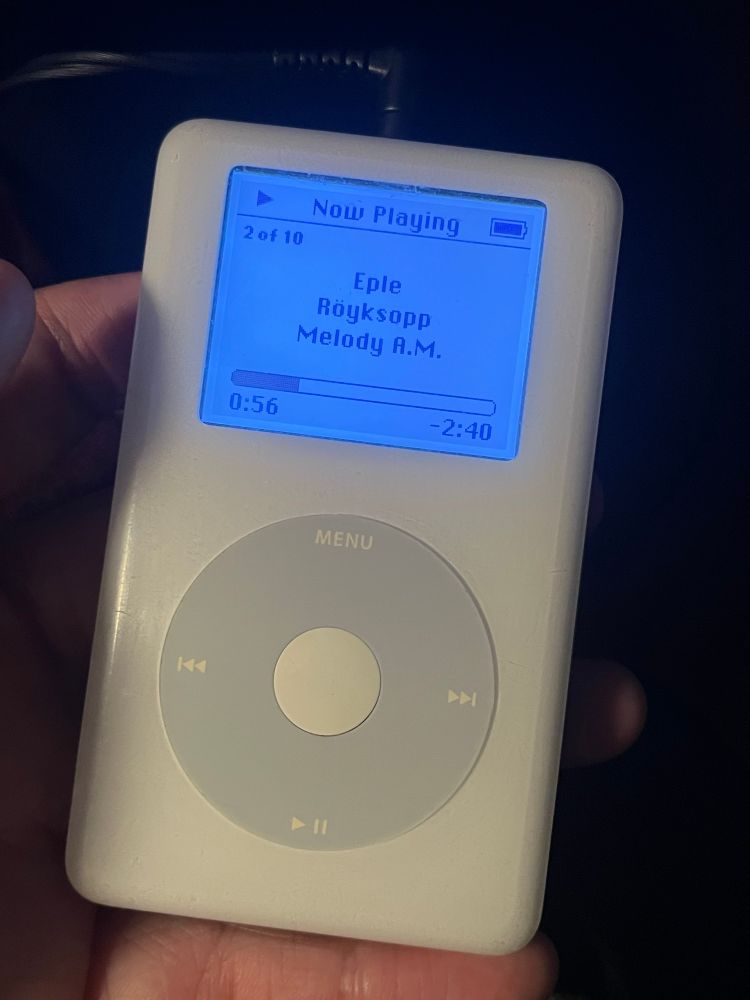 a 4th gen iPod playing Eple - Röyksopp from Melody A.M.