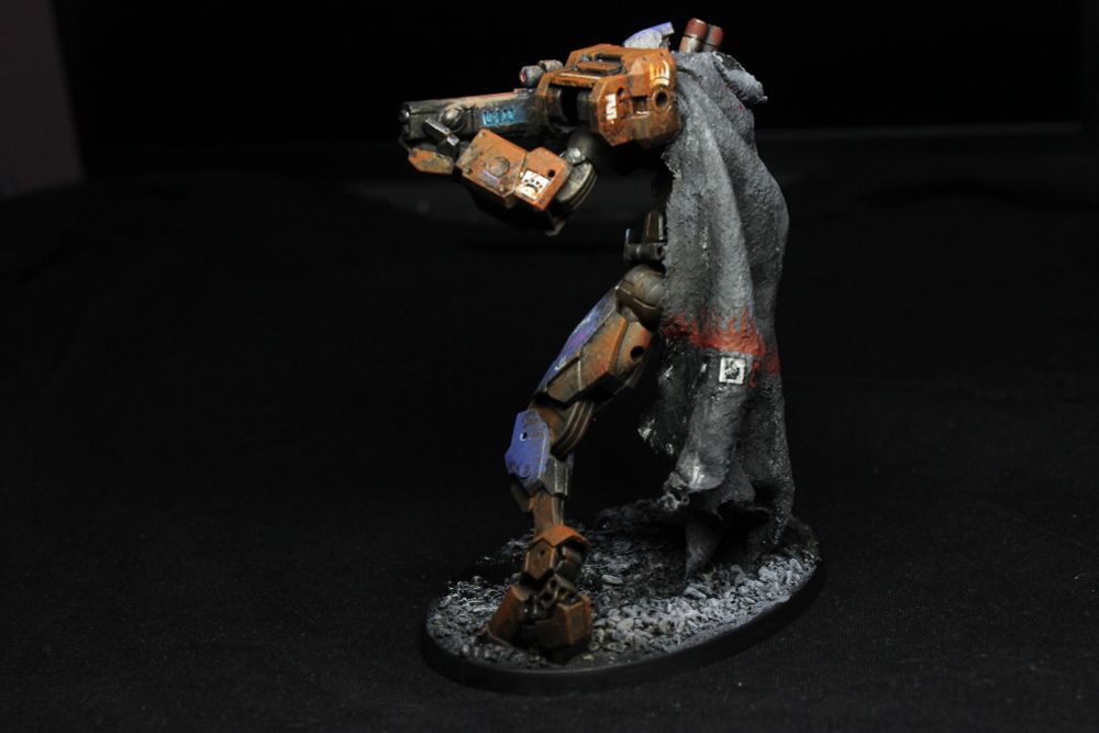 View of the aforementioned orange arm.
A dull cape with ork ornaments can be seen.