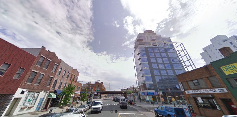 2009 Google Streetview looking north up Jackson Ave at Purves St 