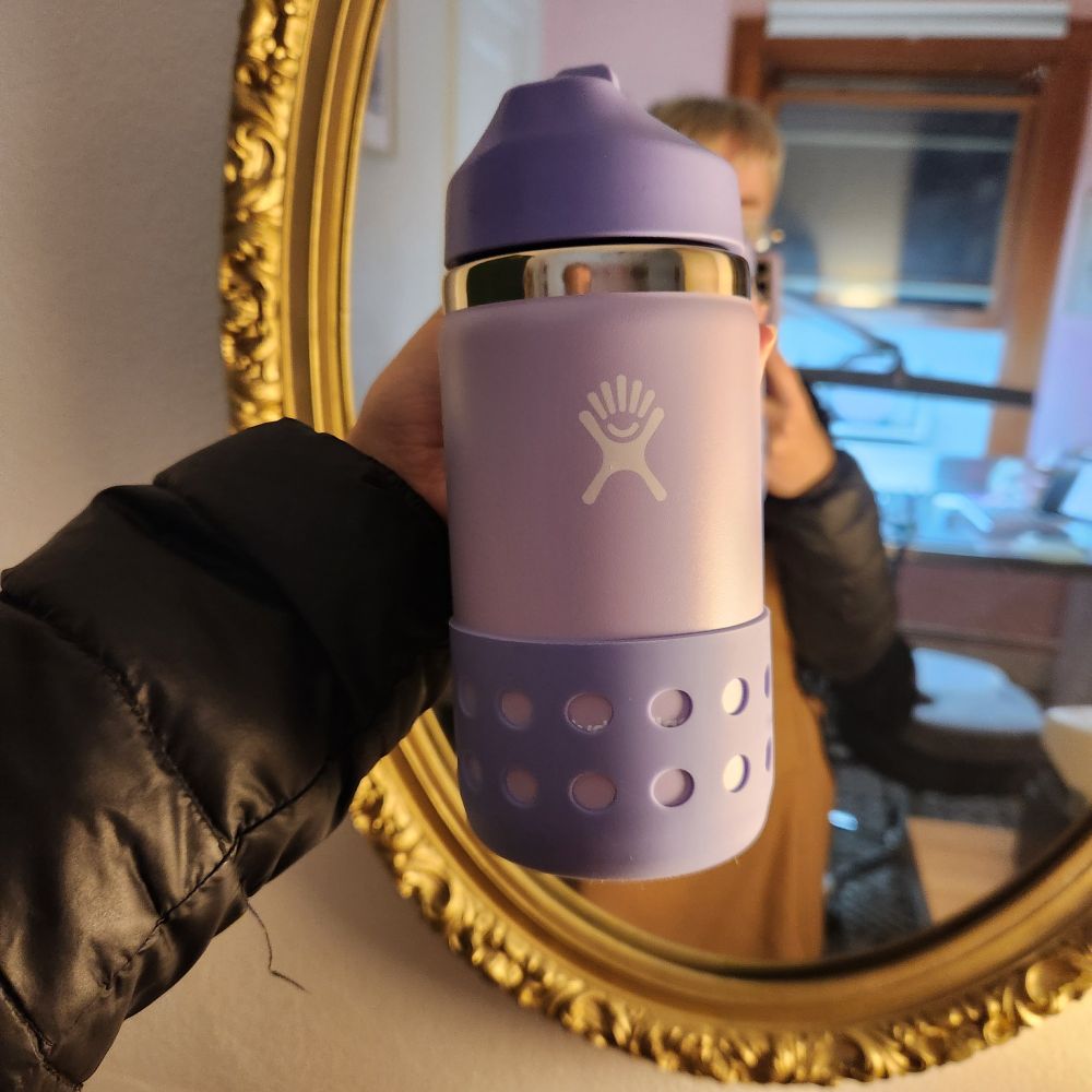 Picture of a kid sized hydro flask in light purple color scheme