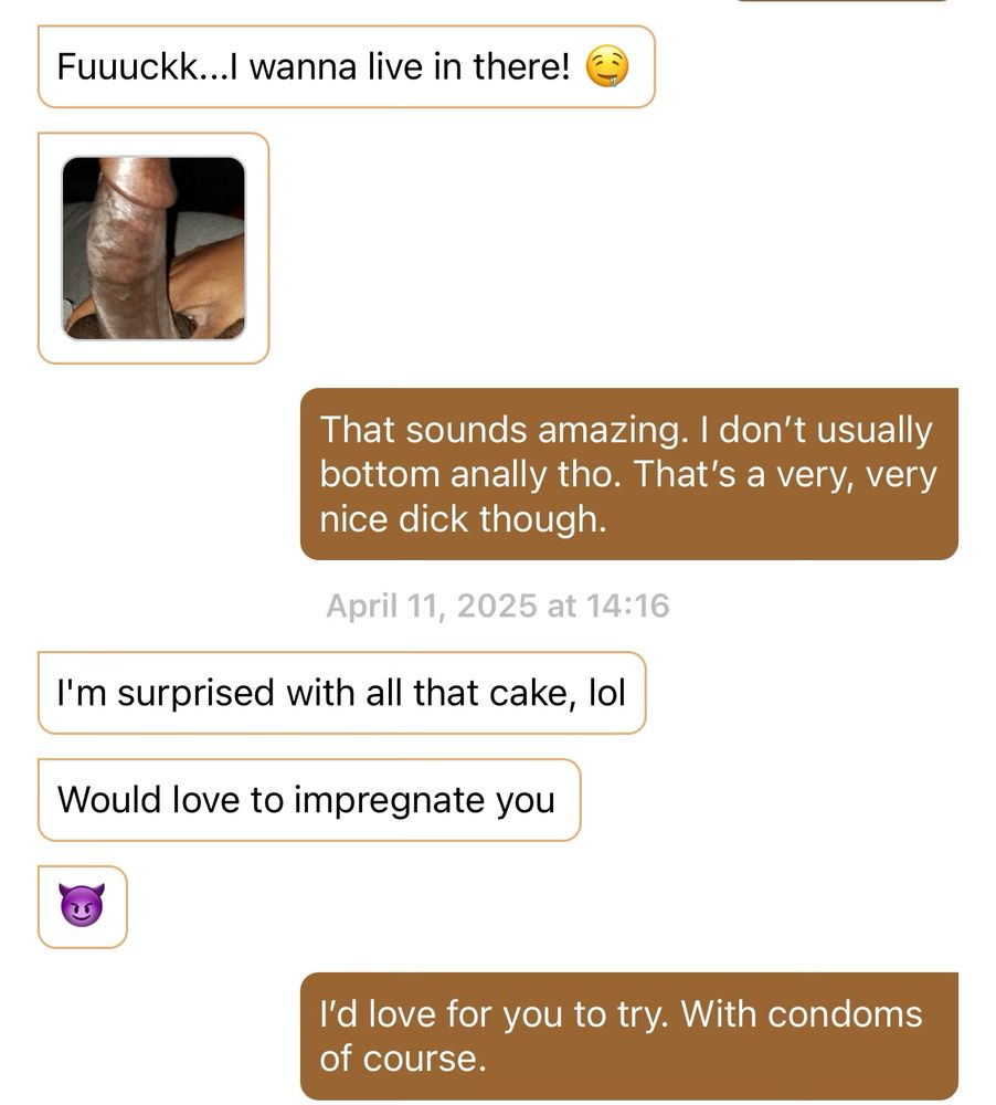 Screenshot of Growlr.