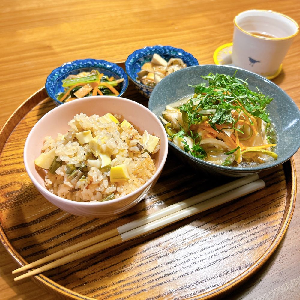 たけのこと蕨の炊き込みご飯とタラの南蛮漬けなど