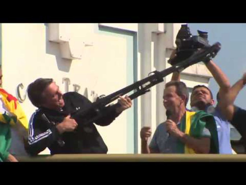 No Acre, Bolsonaro fala em 'fuzilar a petralhada' e enviá-los à Venezuela - 1º.set.2018