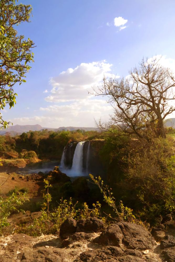 View after crossing the bridge 