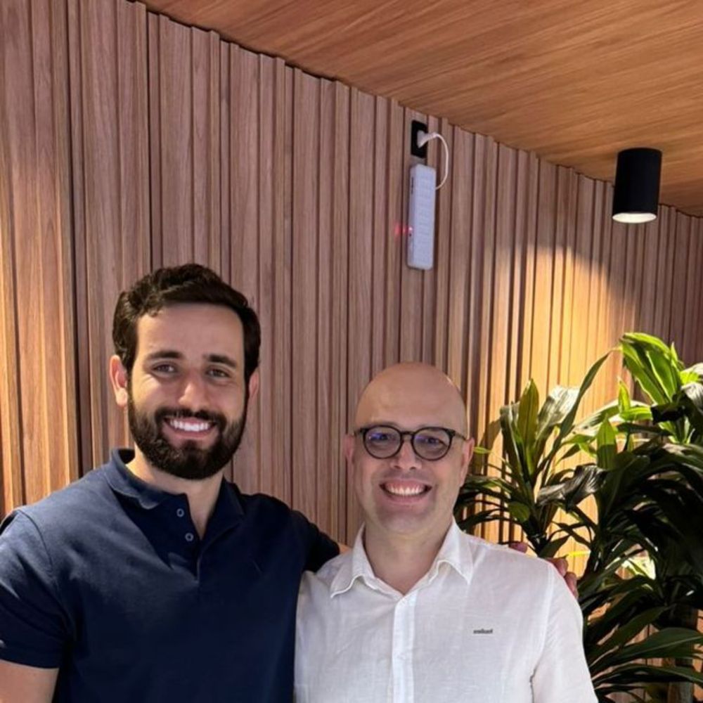 Dr. Rubem Gallas on Instagram: "Dia de prosear com esse conterrâneo @bahmatteus , e apresentar a tecnologia dos alinhadores invisíveis @invisiblealigner ! Grande abraço meu amigo e sucesso nessa tua n...