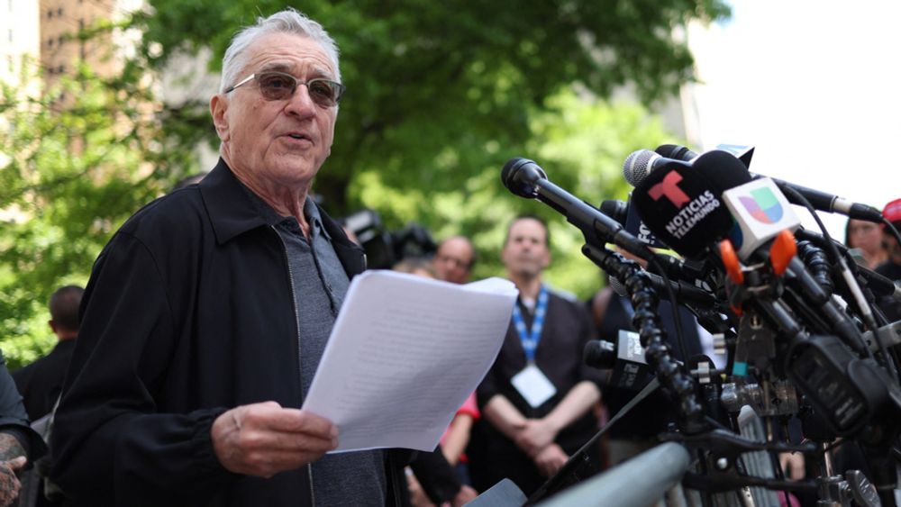 Robert De Niro Spars With Trump Supporters at Chaotic Press Conference Outside Trial