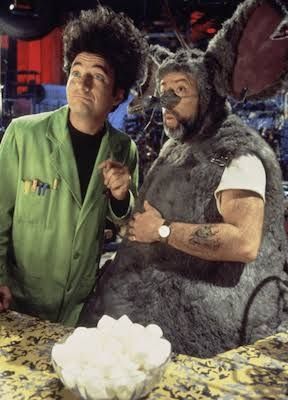 Screenshot from Beakman's World featuring Beakman and Lester 