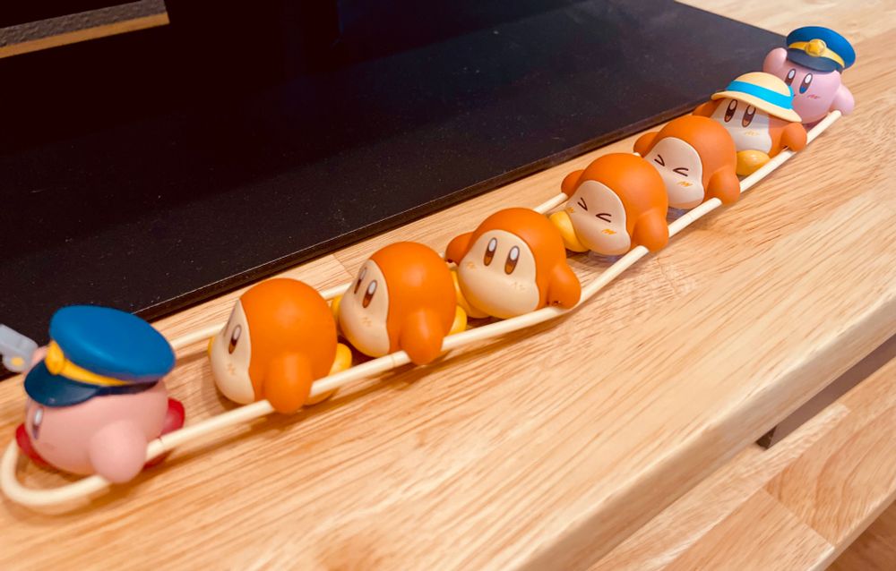 しゅしゅぽぽトレインで隊列をくむワドルディたち