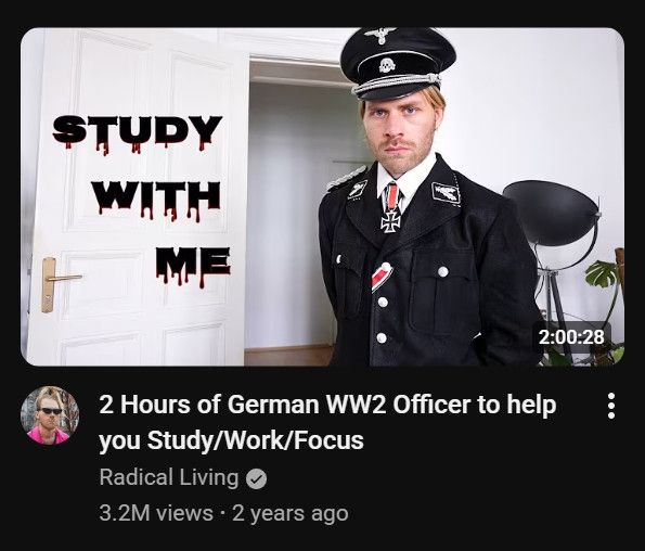 Um homem fantasiado de "soldado alemão " te incentivando a estudar