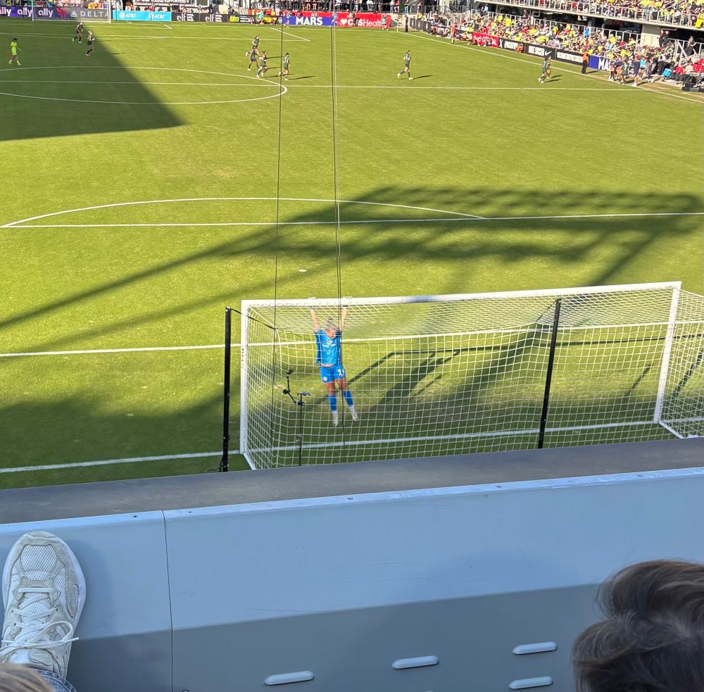 Bloomer hanging off the bar