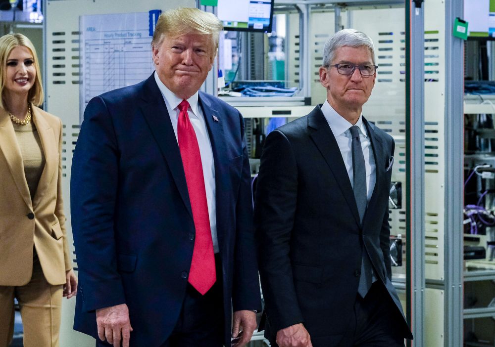 Tim Cook, the Trump buddy.