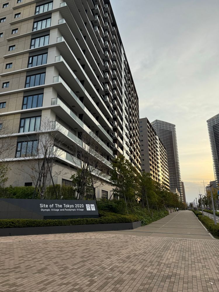 晴海フラッグと選手村のモニュメント