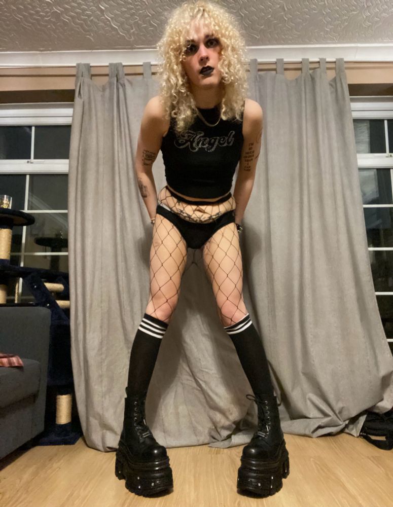 A picture of me in the same outfit as above, but without a skirt 